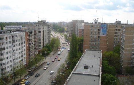  Update  Un tanar de 30 de ani din Timisoara ameninta ca se arunca de la etaj