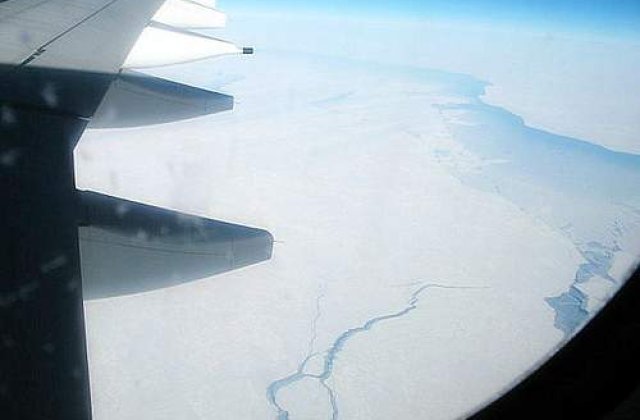 Aterizare uimitoare a unui avion in taigaua Marelui Nord