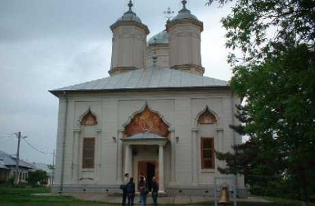 Furt la Manastirea Pasarea: Hotii au furat 344.000 lei de la staret