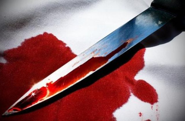 Vaslui: Tanara de 22 de ani, gasita injunghiata in casa; sotul sau, cu gatul taiat