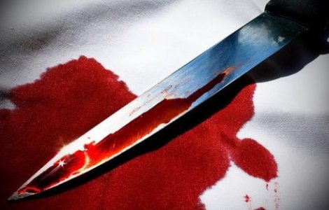 Vaslui: Tanara de 22 de ani, gasita injunghiata in casa; sotul sau, cu gatul taiat