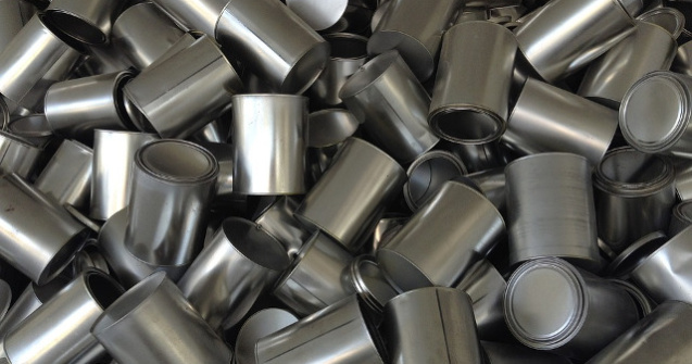 Truc ingenios! Cum poti deschide conservele fara desfacator