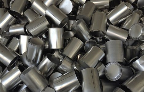 Truc ingenios! Cum poti deschide conservele fara desfacator