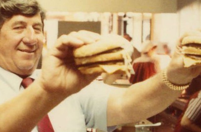 Creatorul Big Mac, Michael "Jim" Delligatti, a murit la varsta de 98 de ani