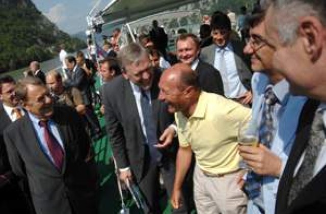 Basescu le-a spus afaceristilor austrieci glume stiute de la Berlusconi