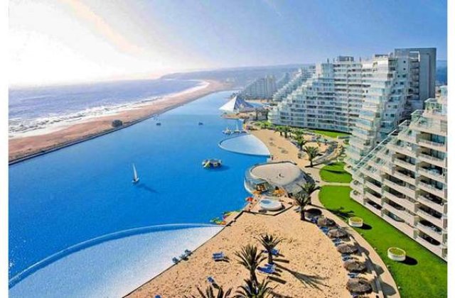 Cea mai mare piscina din lume