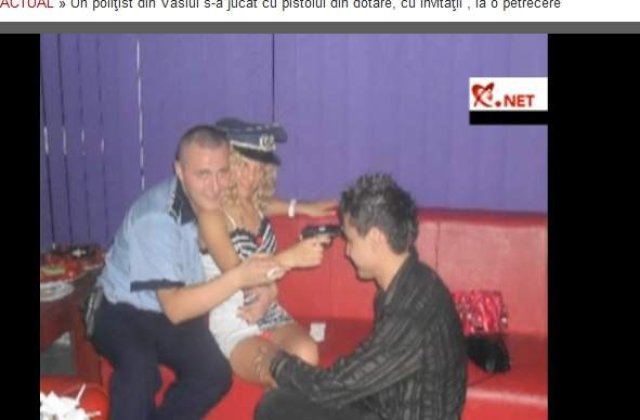 [VIDEO] Un politist s-a jucat cu pistolul din dotare, la o petrecere