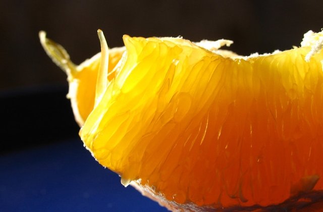 Obiceiuri care dauneaza sanatatii! Cele mai FRECVENTE greseli pe care le faci atunci cand mananci portocale