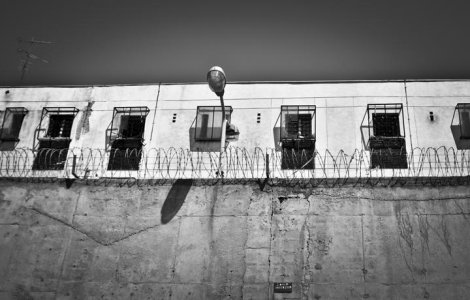 Un barbat eliberat recent din penitenciar, prins in flagrant dupa ce a furat dintr-o firma din Capitala