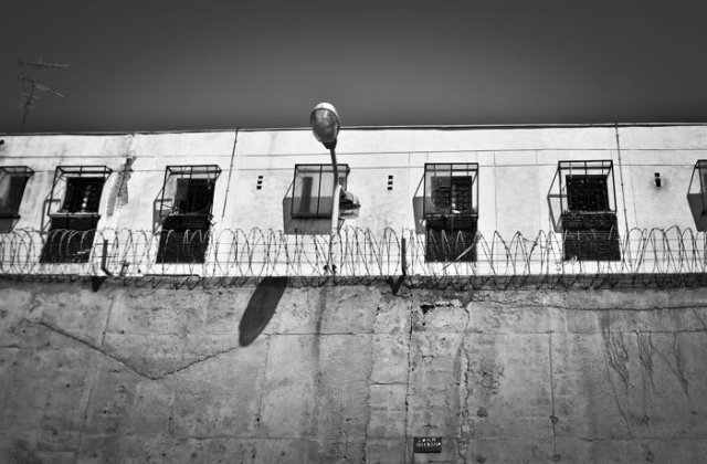 Un barbat eliberat recent din penitenciar, prins in flagrant dupa ce a furat dintr-o firma din Capitala