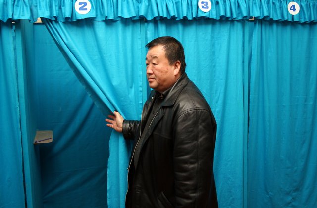 Uzbecii sunt chemati duminica la urne pentru a-si alege presedintele