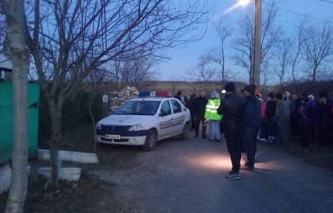 Constanta: Sot si sotie, gasiti morti in casa. Barbatul se spanzurase, iar femeia avea urme de violenta la cap