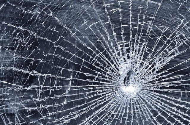 Brasov: 6 persoane ranite in urma unui accident in care au fost implicate o autoutilitara si un autoturism