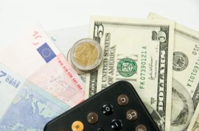 FMI: Revenirea economiei globale ar putea fi afectata de datoriilor statelor