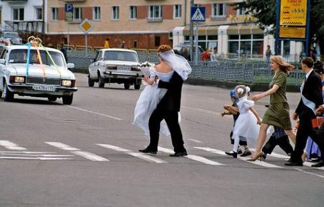 Strainii vor sotii romance