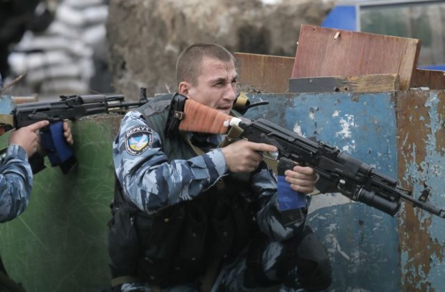 Cinci politisti au murit dupa ce s-au impuscat din greseala