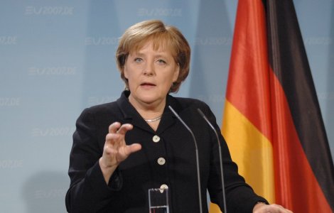 Angela Merkel cere interzicerea purtarii burka in Germania