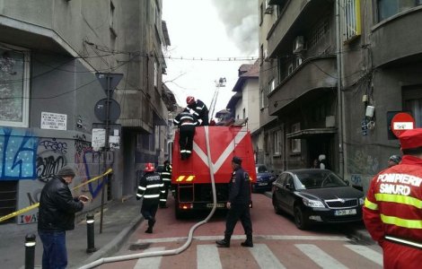 Incendiu puternic la o cladire din centrul Capitalei