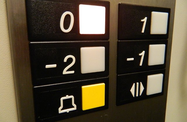 Pericolul major la care te expui de fiecare data cand apesi butonul liftului