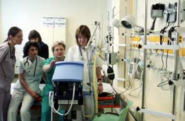 Cod rosu in spitale: medicii pleaca in masa din tara!