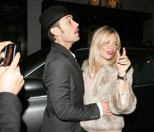 Jude Law si Sienna Miller