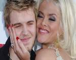 Anna Nicole Smith, mama la 19 ani