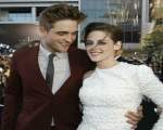 Robert Pattinson si Kristen Stewart