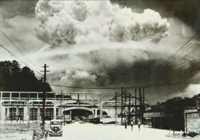 Ngasaki, la 20 de minute dupa bombardamentele atomice, 1945