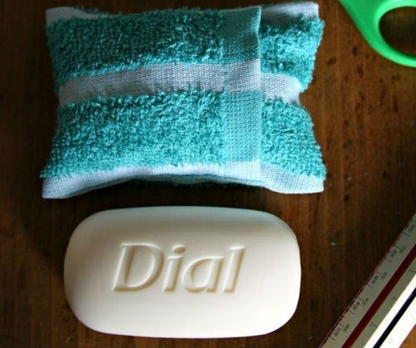 Sapunul se poate impacheta in prosop