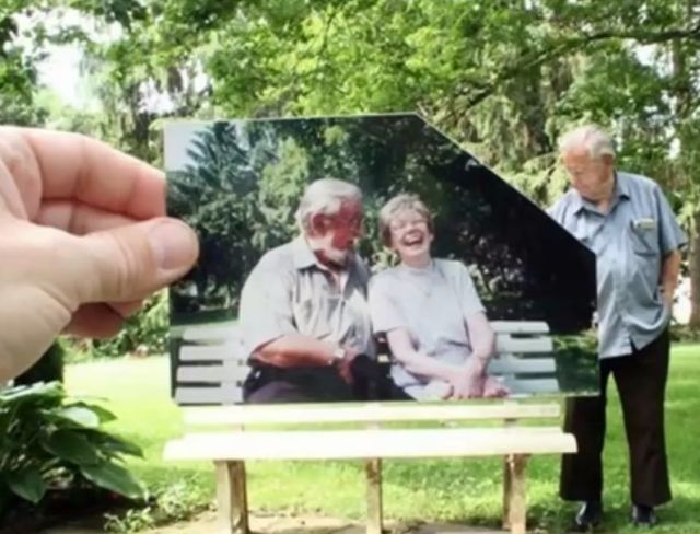 Barbat care isi reaminteste vremurile trecute cand statea cu sotia pe banca