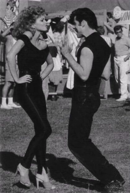 John Travolta si Olivia Newton John, repetand pentru filmul Grease