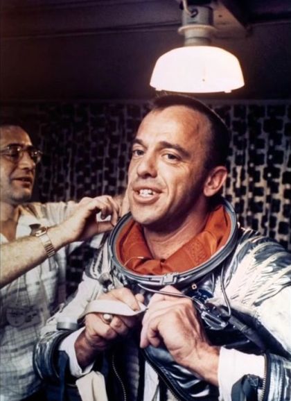 Alan Shepard, primul consmonaut american, inainte de a se urca pe Mark IV