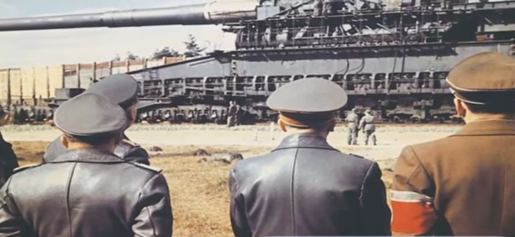 Hitler si Speer privind tunul Schwerer Gustav (1941)