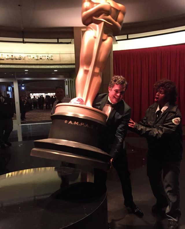 Hulk a vrut sa ridice un Oscar urias