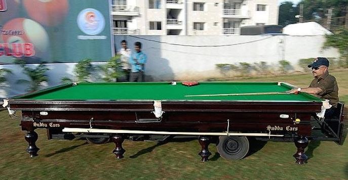 10. O masina care e si masa de biliard