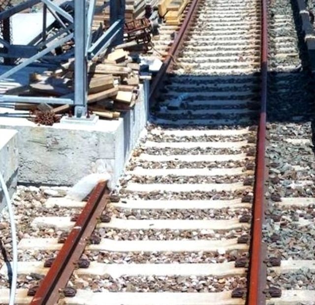 Cum va putea circula trenul pe aceasta sina de cale ferata?