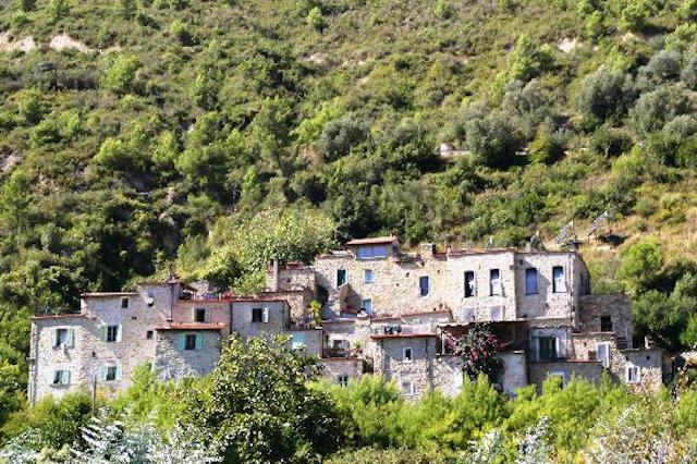 7. Torri Superiore, Italia