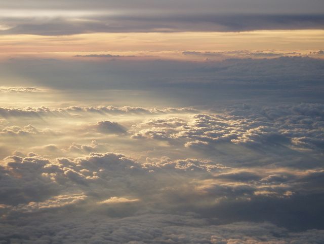 Furtuna de nisip sau nori?