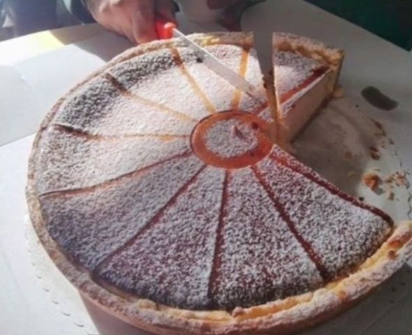 Mod inedit de a taia o prajitura