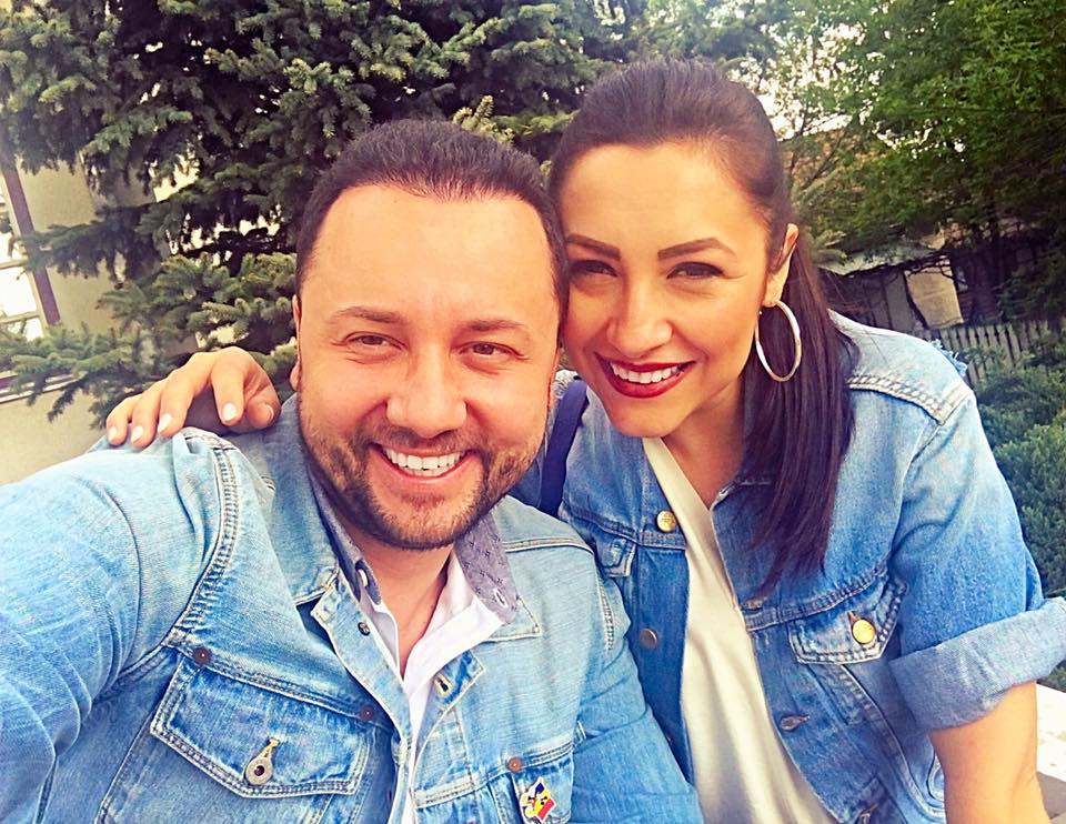 Andra s-a asortat cu sotul ei si petrec sarbatorile impreuna