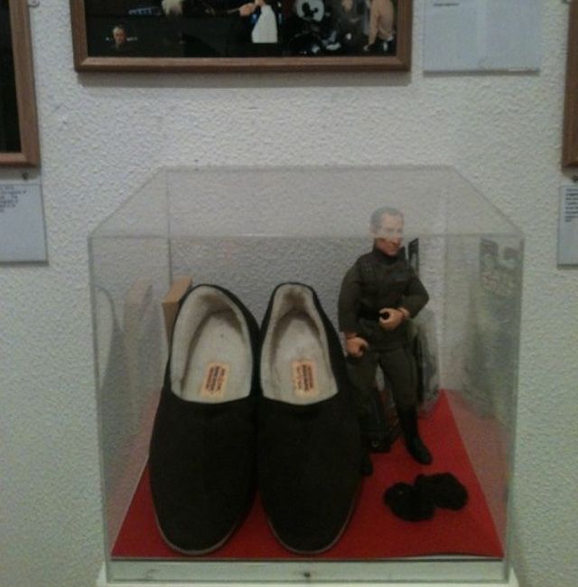 Peter Cushing, filmari in papuci de casa