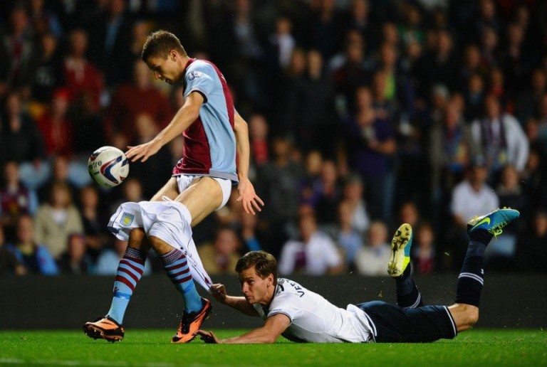 Nick Helenius (West Ham) vs. Jan Vertonghen (Tottenham) - "razboi" pe teren