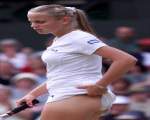 Jelena Dokic cautand mingea sa serveasca