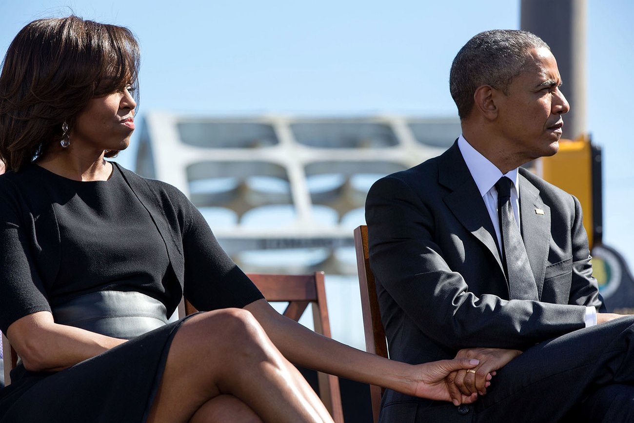 10. Obama tinand mana sotiei sale la un mars aniversar