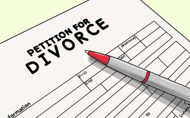 O treime dintre cererile de divort contin cuvantul Facebook