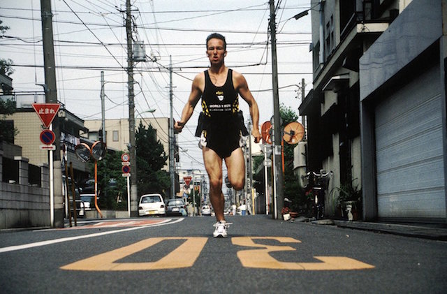 1. Robert Garside a alergat in jurul lumii