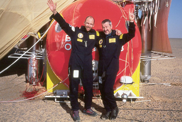 3. Bertrand Piccard si Brian Jones au navigat intr-un balon cu aer cald