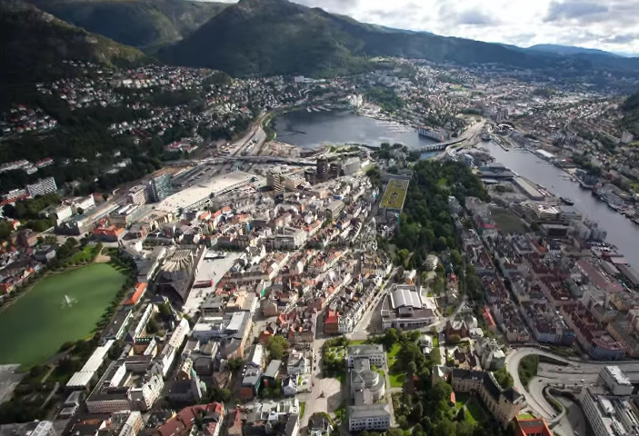 Fata spectaculoasa a Norvegiei