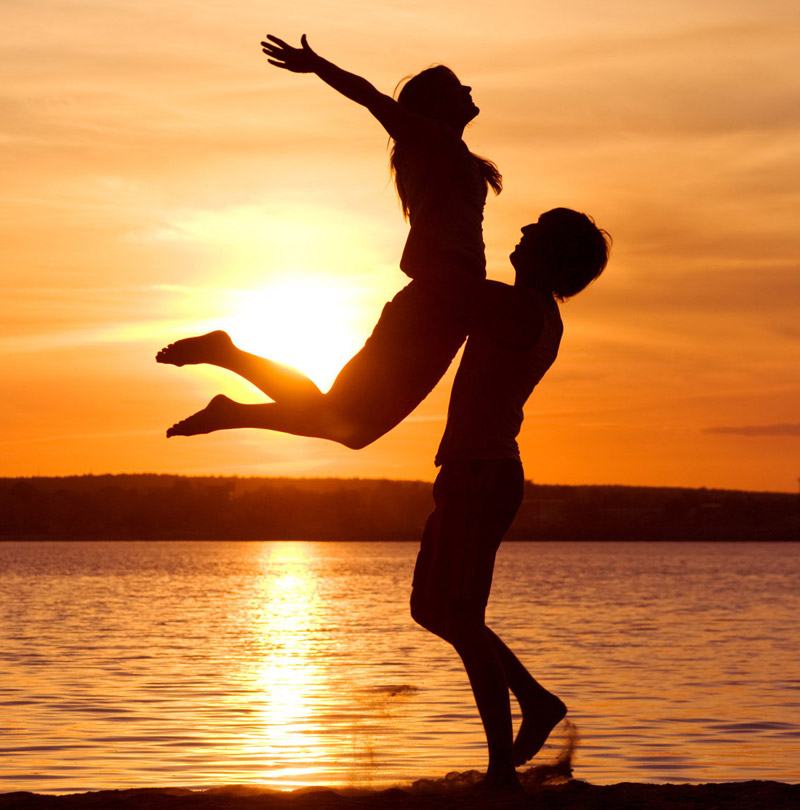 Dintre toate formele de precautie, precautia in dragoste este  cea mai daunatoare fericirii. (Bertrand Russel)