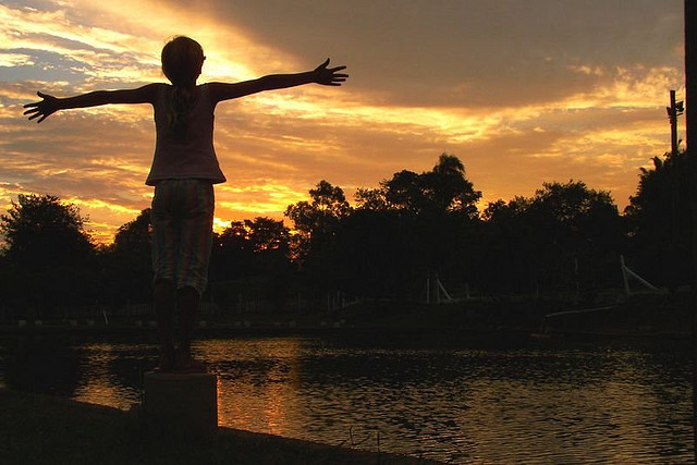 Fericirea din mainile tale ti se pare intotdeauna mica si neinsemnata. Da-i drumul si vei invata imediat cat de mare si valoroasa este. (Maxim Gorky)